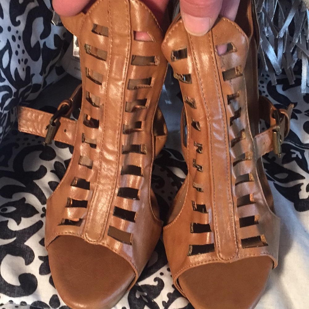 Brown heels cute good  condition size 10